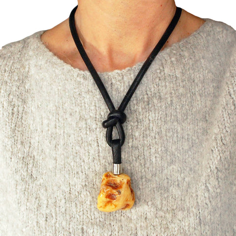 Amber Pendant with Knot Short